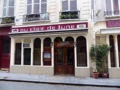 Au Clair de Lune, Paris