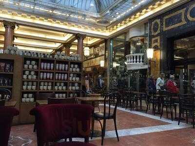 Starbucks Arcades Champs-Elysees, Paris