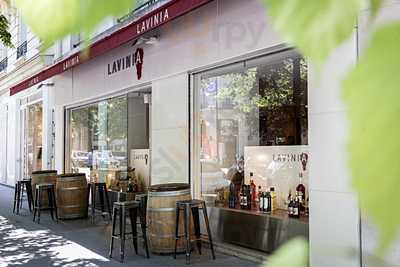 Lavinia, Paris