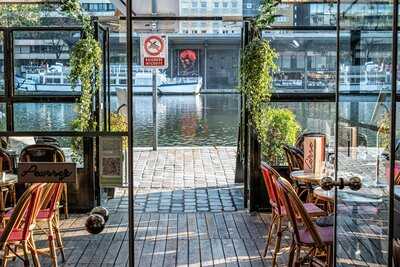 Corso quai de seine, Paris