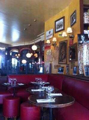 Café à la Fontaine, Paris