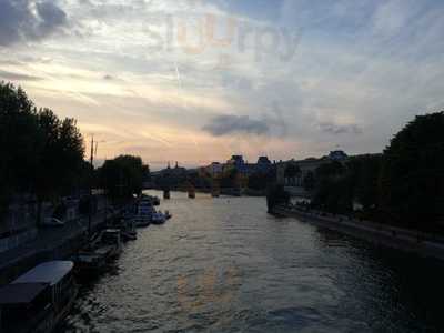 Bar a Vins le Tout Monde, Paris