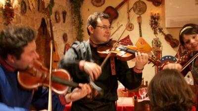 Aux Trois Violons, Paris