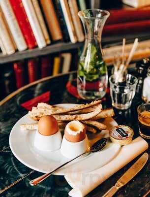 Used Book Cafe, Paris