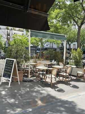 Holiday Cafe, Paris