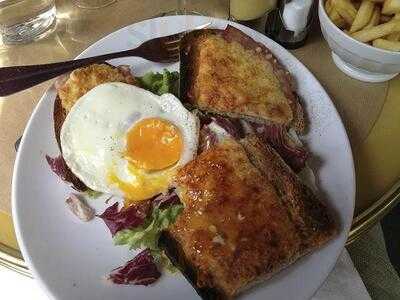 Cafe des Phares, Paris