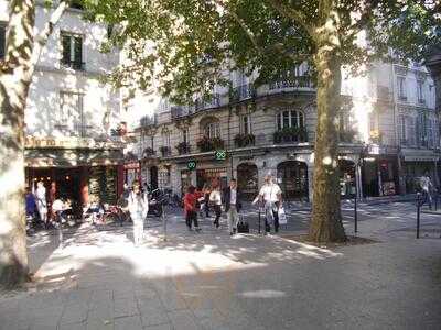 Au Métro, Paris