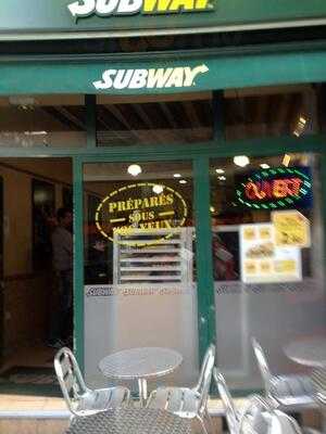 Subway, Paris