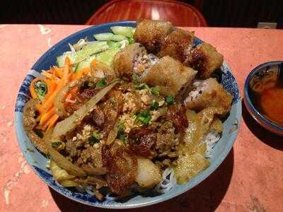 Viet Siam, Paris