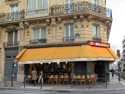 Les Volontaires, Paris