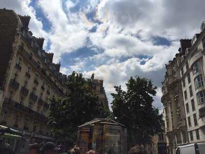 Le Sauret, Paris