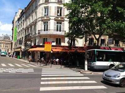 L'Arcade Haussmann, Paris