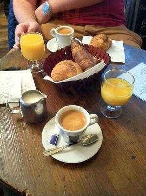 Au Bon Cafe, Paris