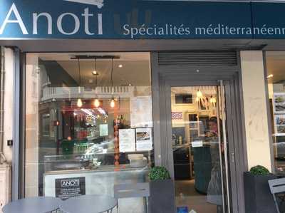 Anoti, Paris