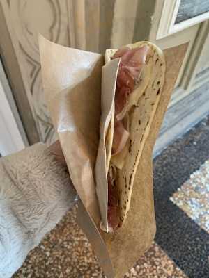 Piadineria la Piadeina Street, Bologna