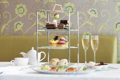 Podium Restaurant & Bar