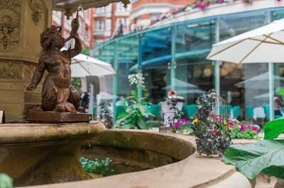 Bank Westminster & Zander Bar