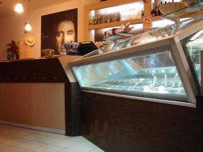 Caffetteria Gelateria a Myriad Stars, Bologna