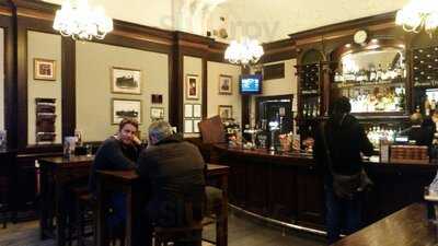 Victoria & Albert Bar