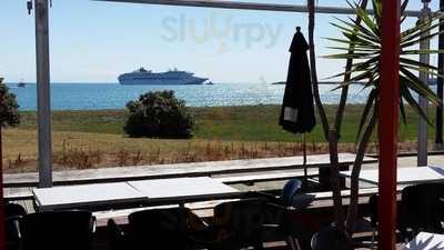 East Pier Beach Bar And Brasserie