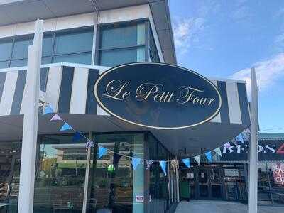 Le Petit Four Cafe & Patisserie