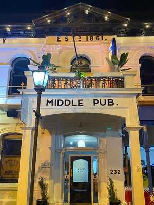 Wintons Middle Pub