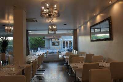 Restaurante White