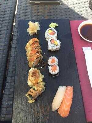 Mau Maria Sushi&gin House