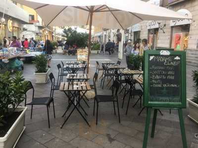 Madame Claude Pub, Cosenza