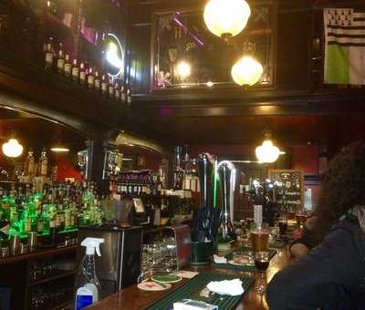 Hennessy's Irish Pub