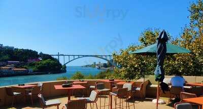 Douro Lounge & Douro Sky Lounge