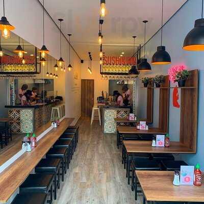 Tibetano "poke & Sushi Bar"