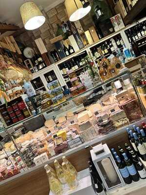 Enoteca E Salumeria Il Grappolo Blu, Castellammare Di Stabia