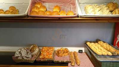 Delhorno Panadería Y Pastelería Francesa.