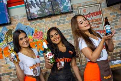 Hooters Salitre