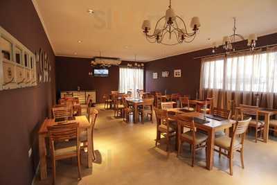 La Juana Resto & Bar, Villa Ángela