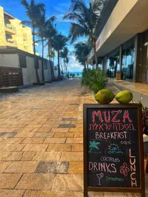 Muza Surf Bar - Restaurant & Rooms