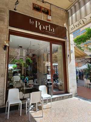 La Perla Caffè & Cocktails