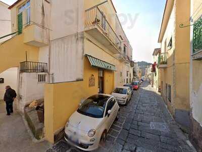 Pane pizza e sfizi, Procida