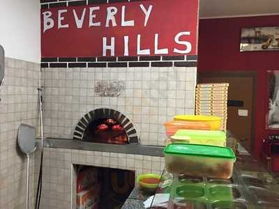 Pizzeria Beverly Hills, Cameri