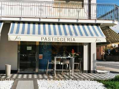 Pasticceria Iris, Fosso