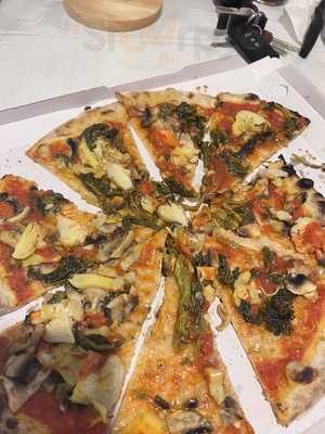 Pizza D'asporto L'angolo Della Pizza Gastronomia