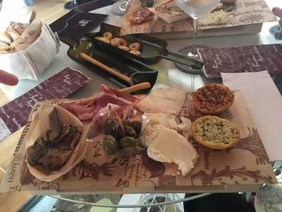 Divino Enoteca, Tufo