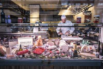 Salumeria Mazzone 1972, Milano