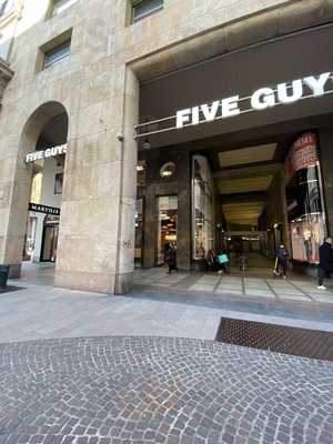 Five Guys, Milano