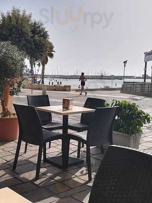 Columbus Bar, Crotone