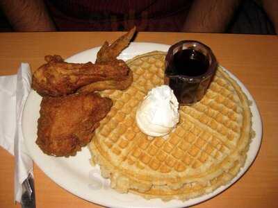 Lo Lo's Chicken And Waffles