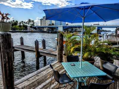 Flip Flops Dockside Eatery