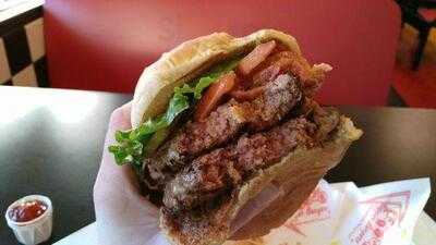 Teddy's Bigger Burgers - Kapiolani