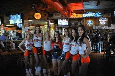 Hooters